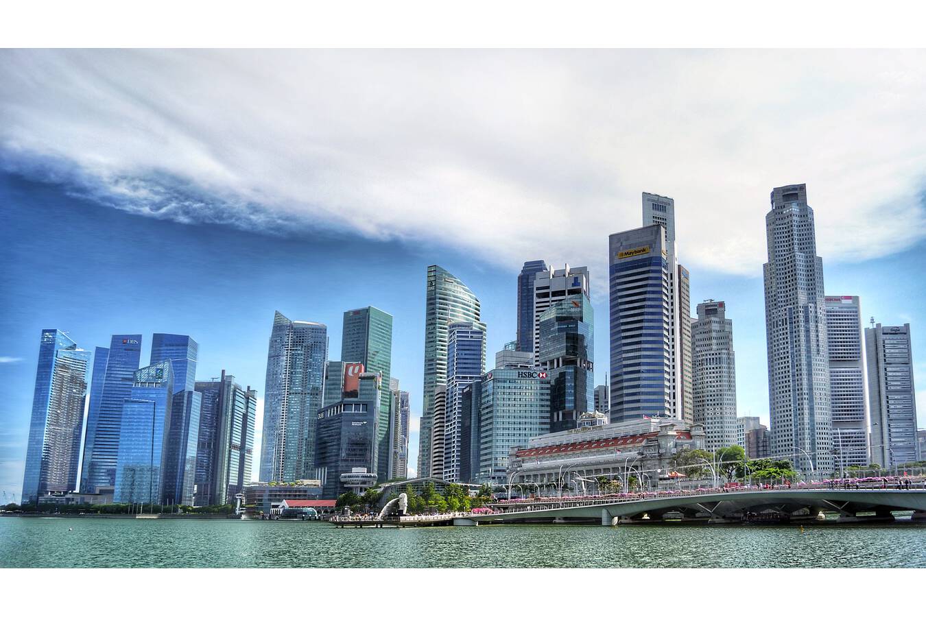 Bild 2: In den Hochhäusern von Singapur sind Unmengen von Beton verbaut. Aber ohne Sand, kein Beton. (Quelle: Pixabay)
