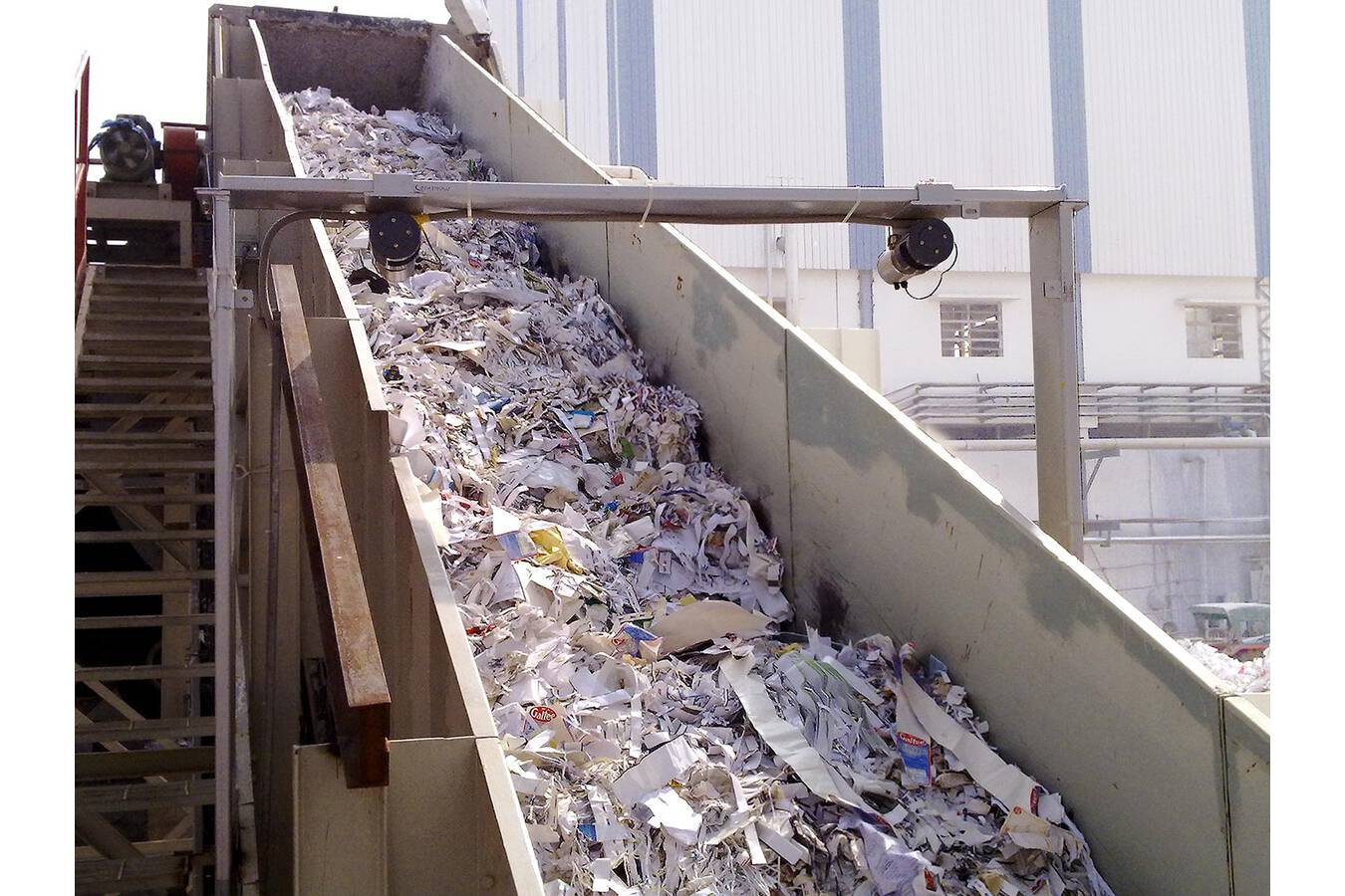 Mass flow of recycled paper and paper bales