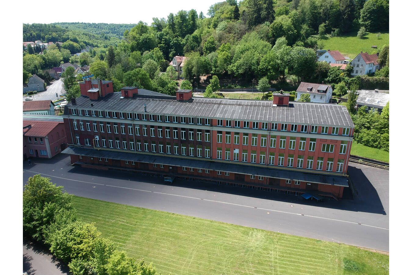 Sprühdesign belebt Industriedenkmal Mit der Übernahme des Buderus-Gebäudes erweitert sich die Firma A. Ebbecke Verfahrenstechnik AG in der Wetterau. 