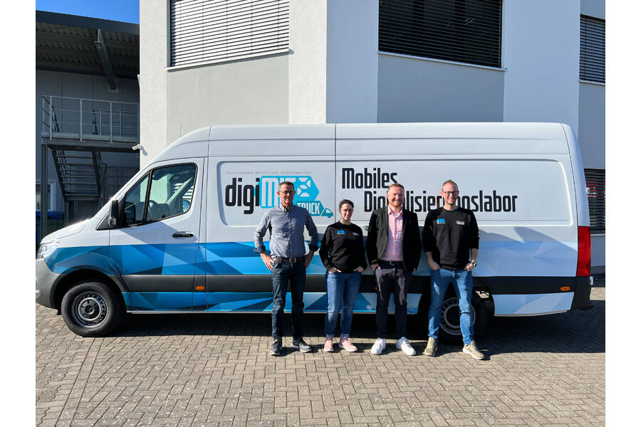 The team from DigiMit2 Hochschule Koblenz visited SSB The DigiMit2 team from Koblenz University of Applied Sciences visited us last week with their DigiTruck.