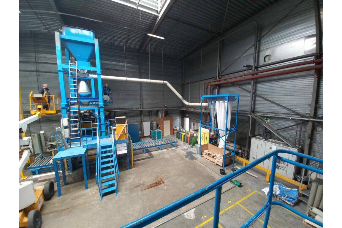 Pre-cleaner with cyclone installation for plastic recycling  Jansen&Heuning installed a pre-cleaner with cyclone installation for plastic recycling and compounding company REK Europe B.V. in Oosterhout (NL). 